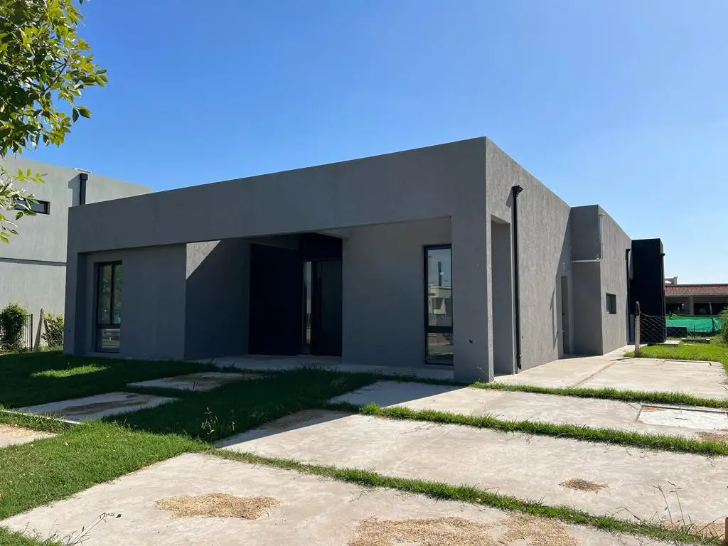 Casa en Venta  en Haras Santa María!