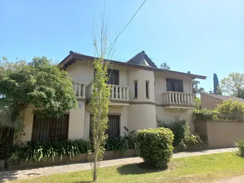 VENTA CASA 5 AMBIENTES BELLA VISTA