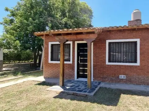 Casa en venta en José.C.Paz,  a dos cuadras de la Ruta 8!  APTO CREDITO