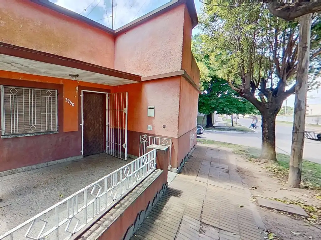 VENTA CASA 3 AMBIENTES A RECICLAR. BERAZATEGUI