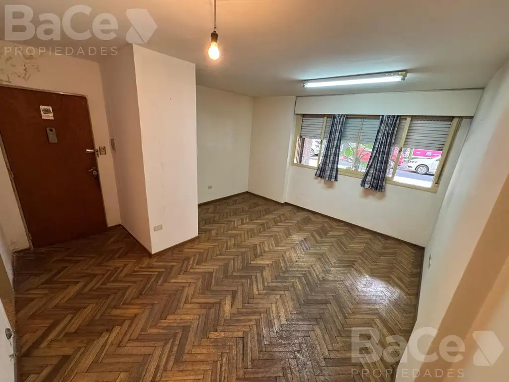 VENTA Monoambiente - Barrio Centro - 25m2- Planta Baja a la calle.