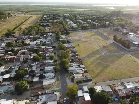 Terreno en  venta de 300 m2 sobre cortada entre Sarmiento y Francia