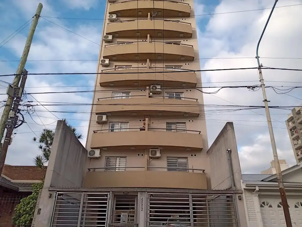 departamento moambiente con balcón al contra frente