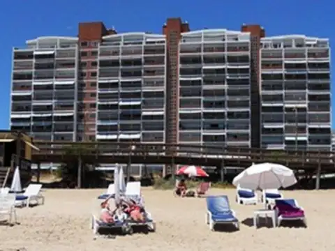 Edificio Vanguardia | Parada 1 - Playa Mansa