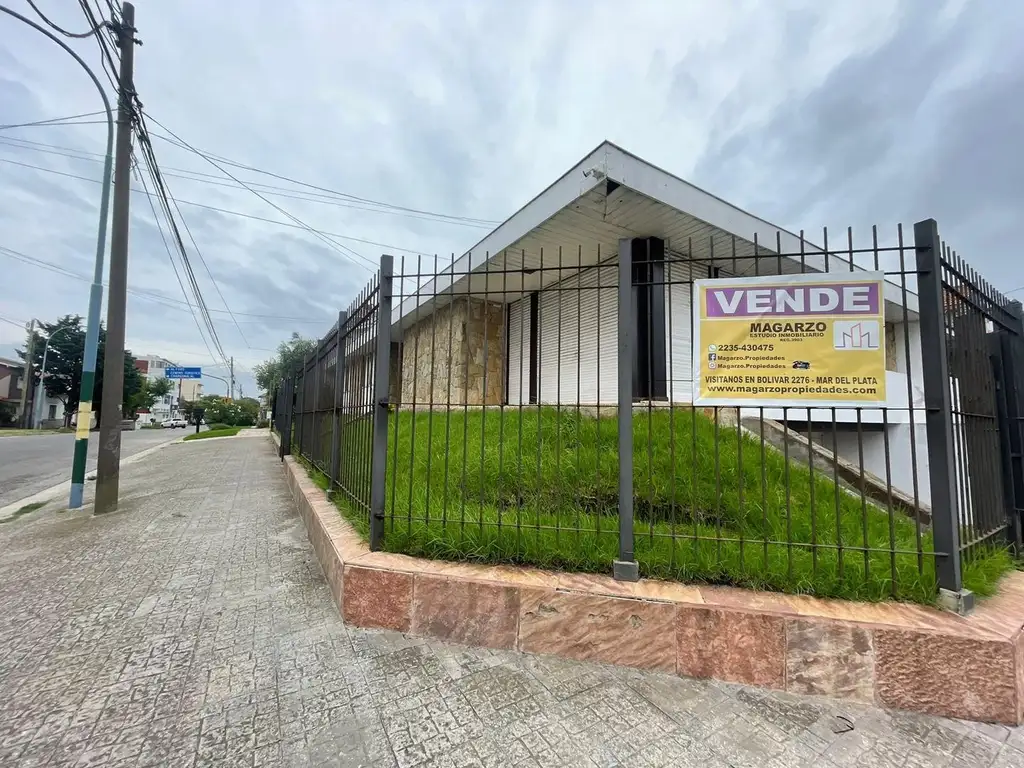 VENTA CHALET EN ESQUINA, A PASOS DEL MAR!