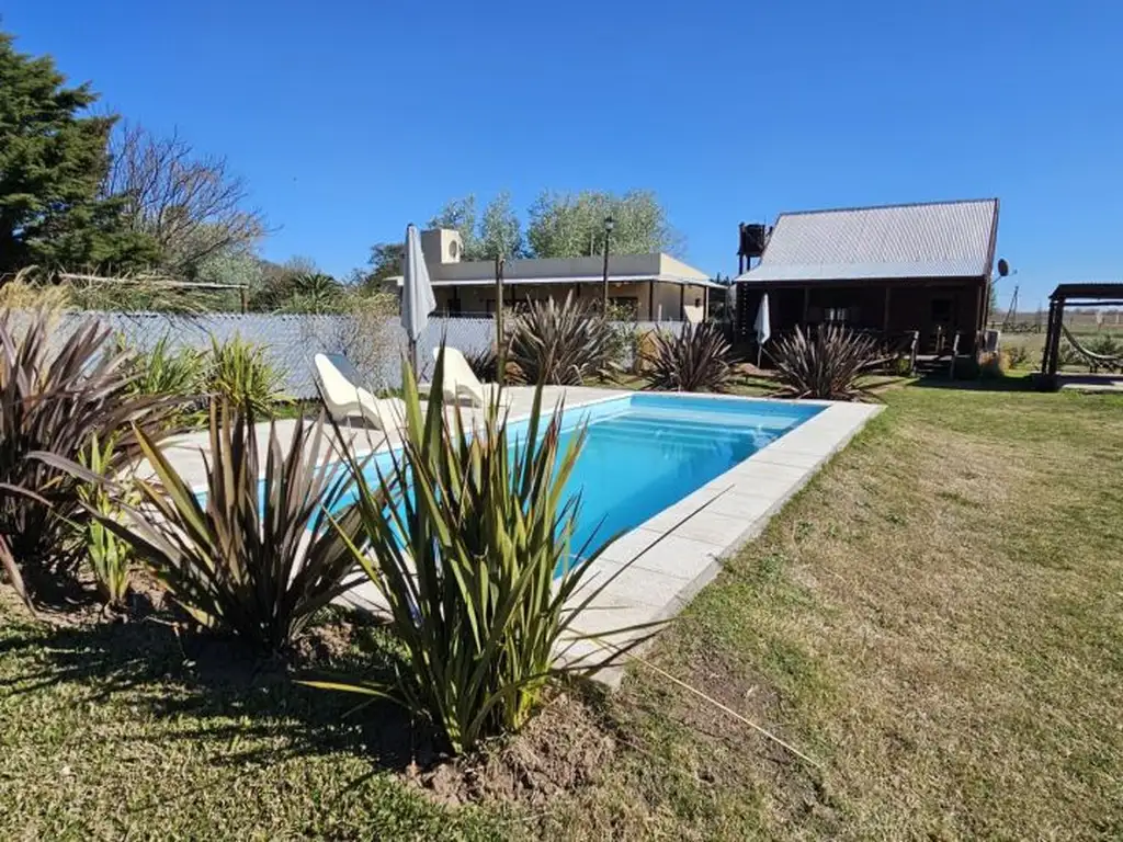 Cabaña en Antelo amoblada, de dos habitaciones, parrillero, pileta y gran jardín parquizado