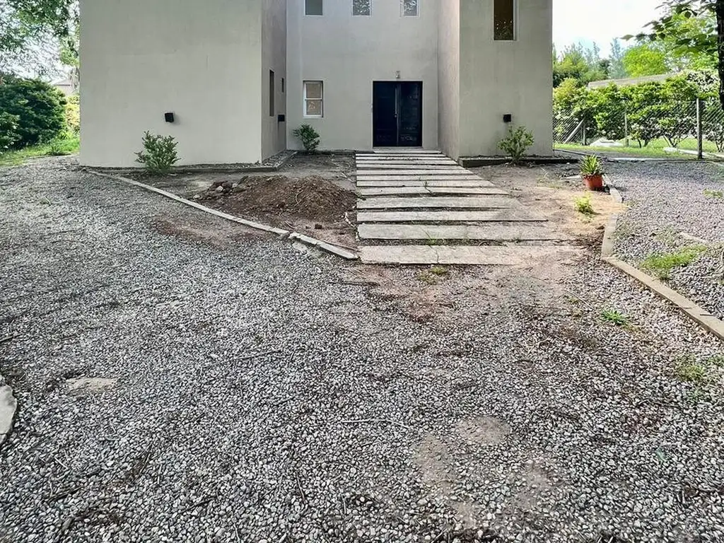 Casa en Venta en Barrio Roble Joven, Pilar