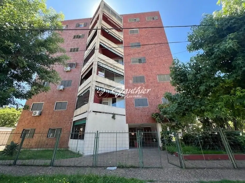 Departamento en alquiler de 3 dormitorios c/ cochera en Campana