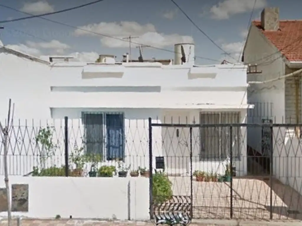 CASA 2 FLIAS CON GALPON EN VENTA VILLEGAS 5300 VILLA DOMINICO