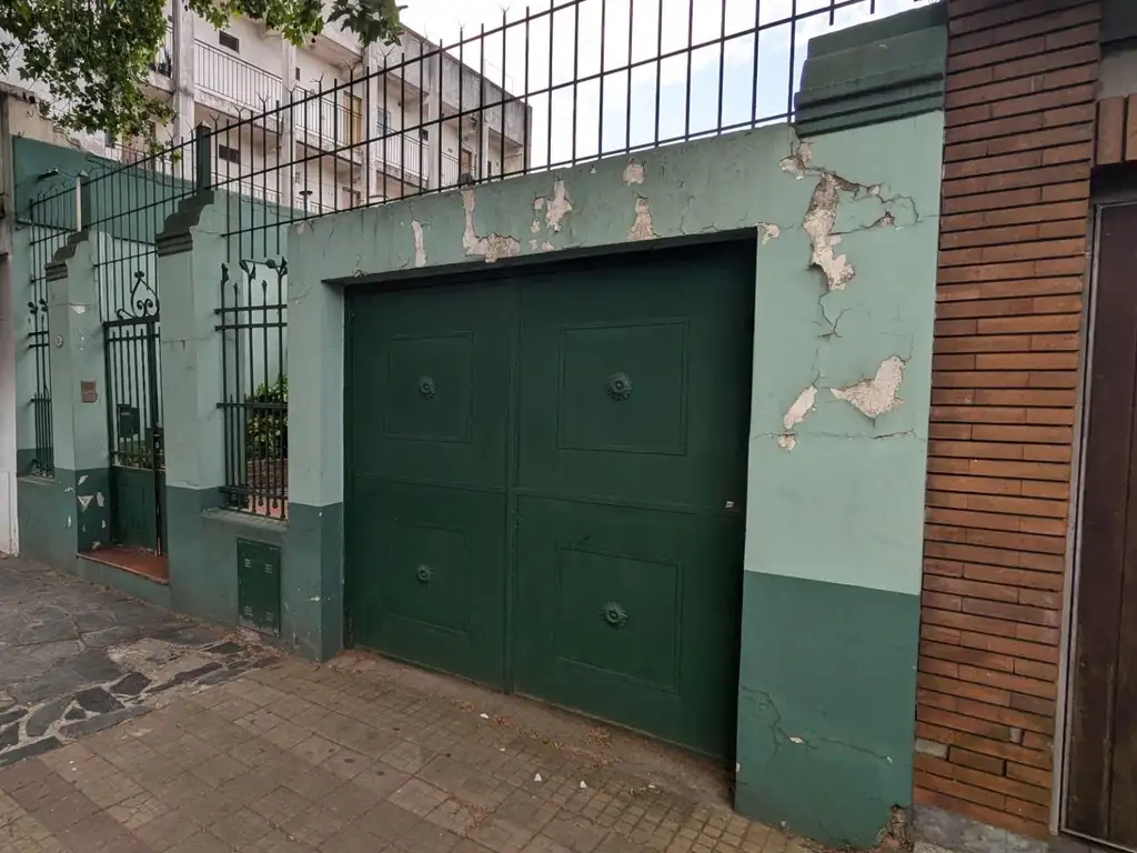 Venta Casa + Local y Garaje en - Uriarte Al 200, Lanús o