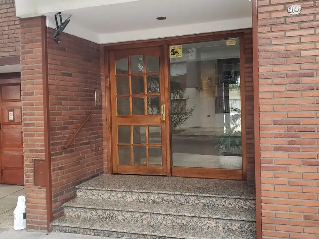 DEPARTAMENTO DE 2 AMBIENTES AL FRENTE C/ BALCÓN ATERRAZADO - PATIO - LAVAD/ CUB VILLA URQUIZA