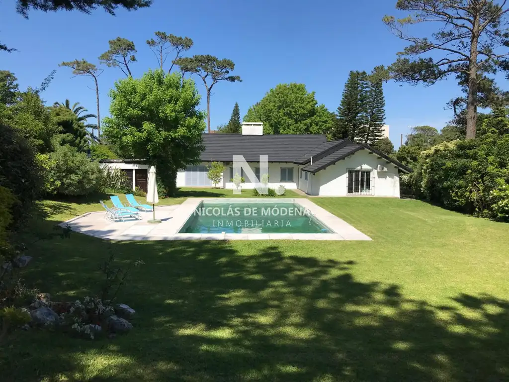 Vende casa en la mejor zona de playa mansa, Punta del Este