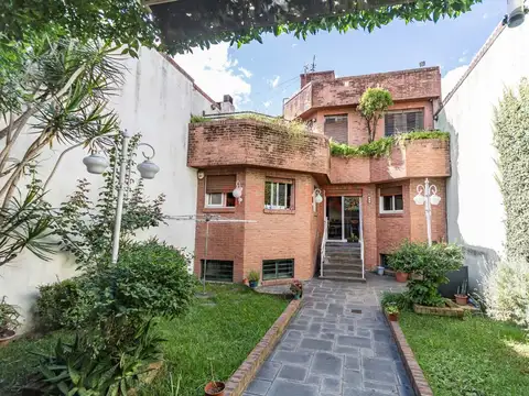 VENTA CASA 5 AMB. C/COCHERA Y QUINCHO - CABALLITO