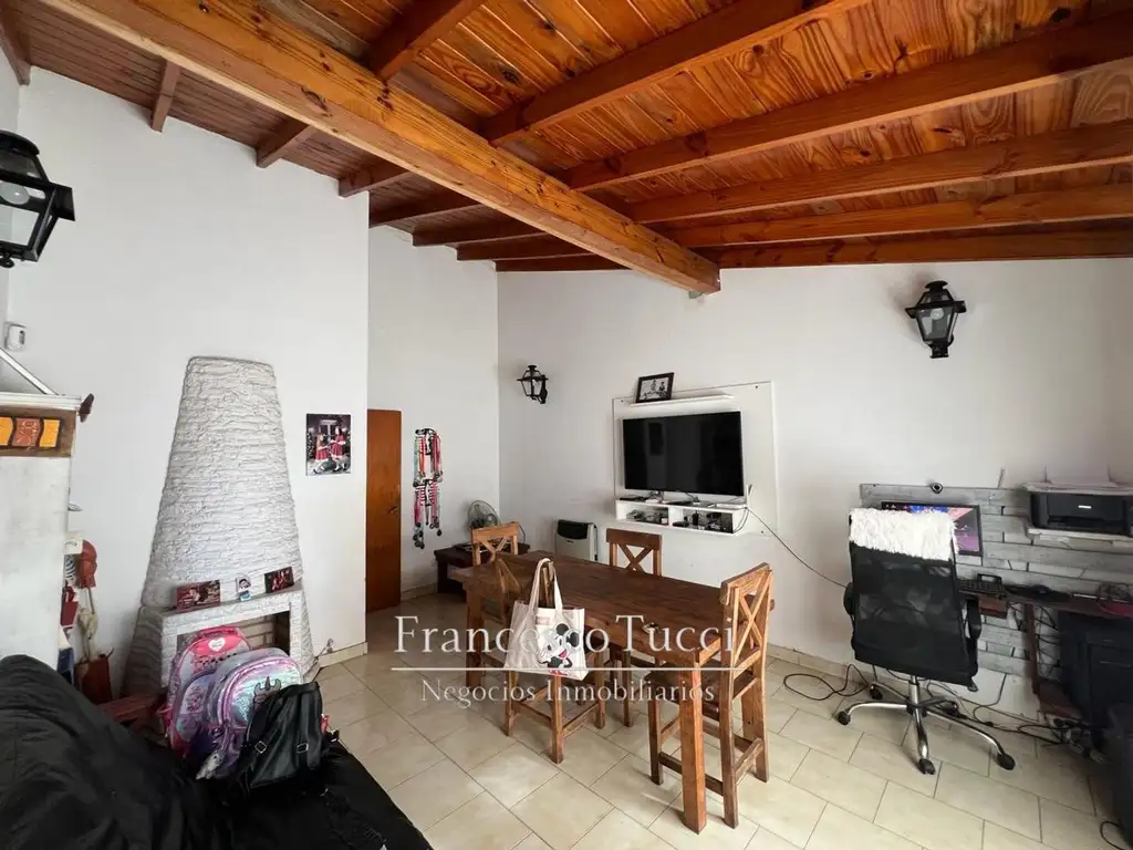 Casa en venta 4 ambientes en castelar sur