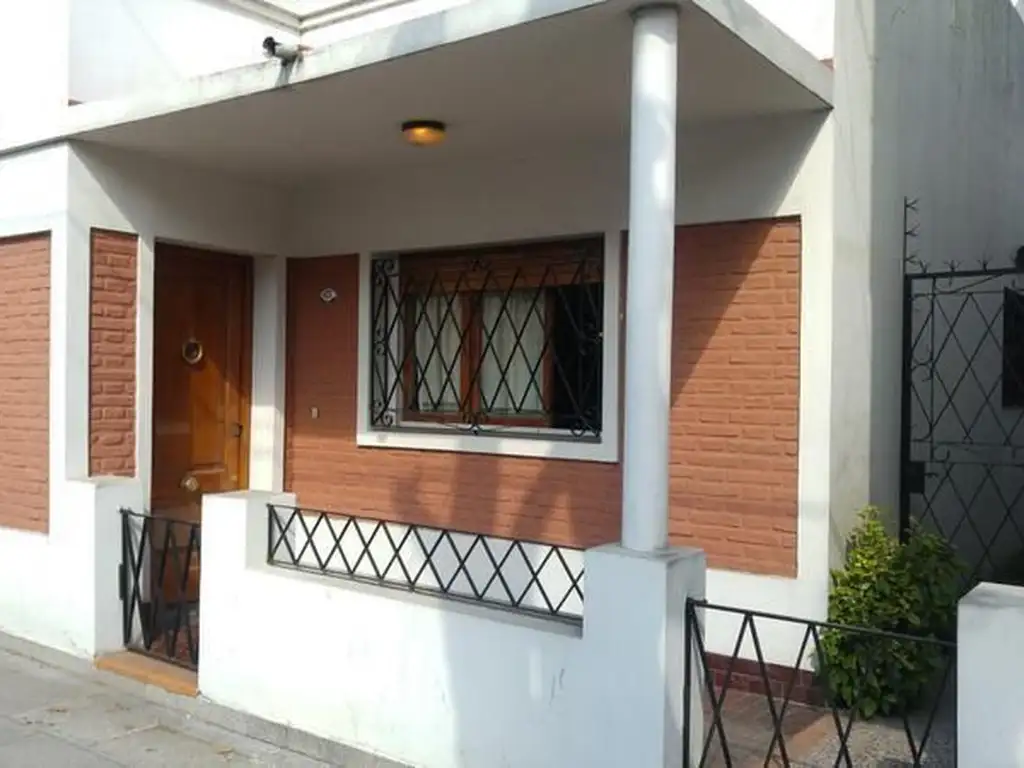 OPORTUNIDAD VENTA CASA DE 3 AMBIENTES MORON SUR