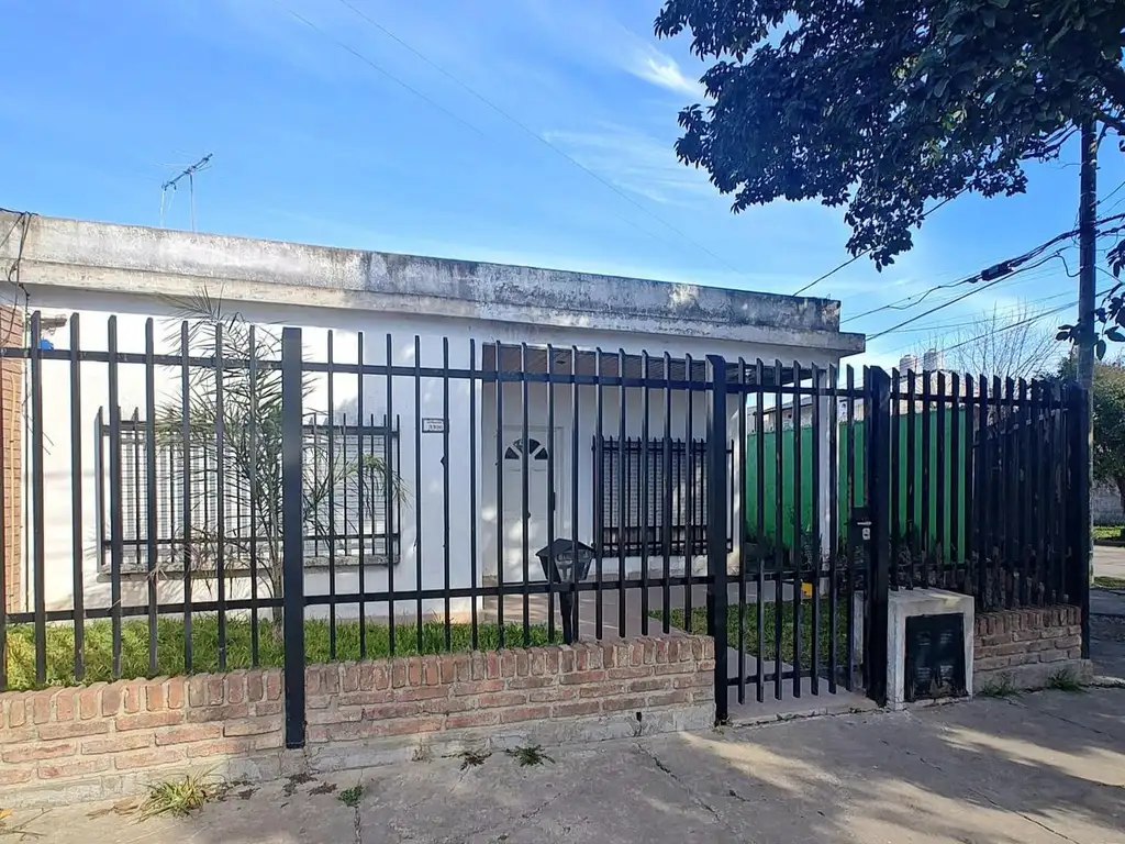 Casa en venta en Castelar.