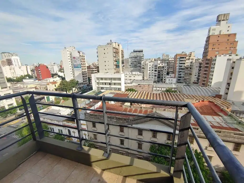 Alquiler Semipiso 2 ambientes con Balcon bajas exp