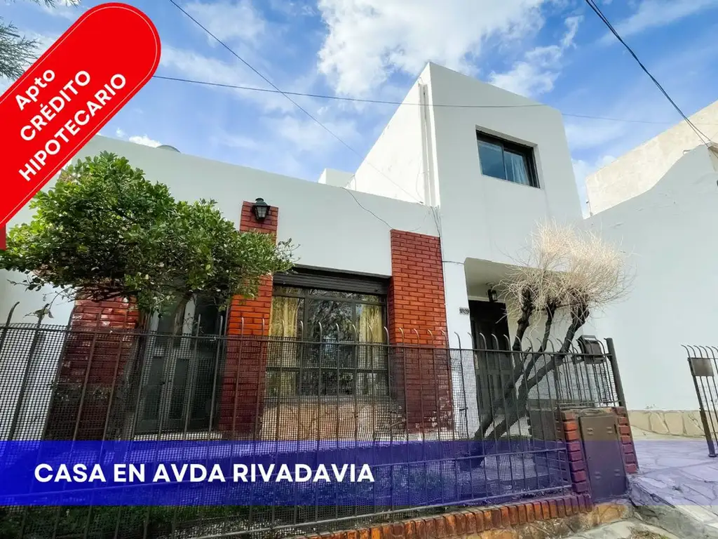 VENTA CASA 4 DORM -CON LOCAL-AV. RIVADAVIA