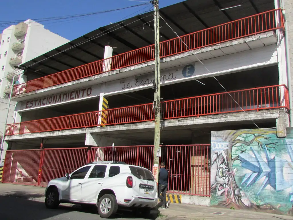 Estacionamiento 3 Plantas Lote de 1200m2 en Venta - Moron Centro