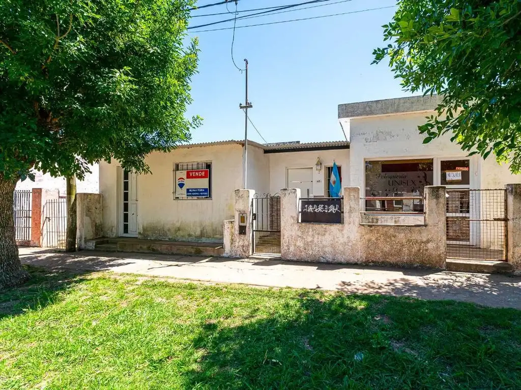 CASA EN VENTA ALVAREZ CON DOS LOCALES