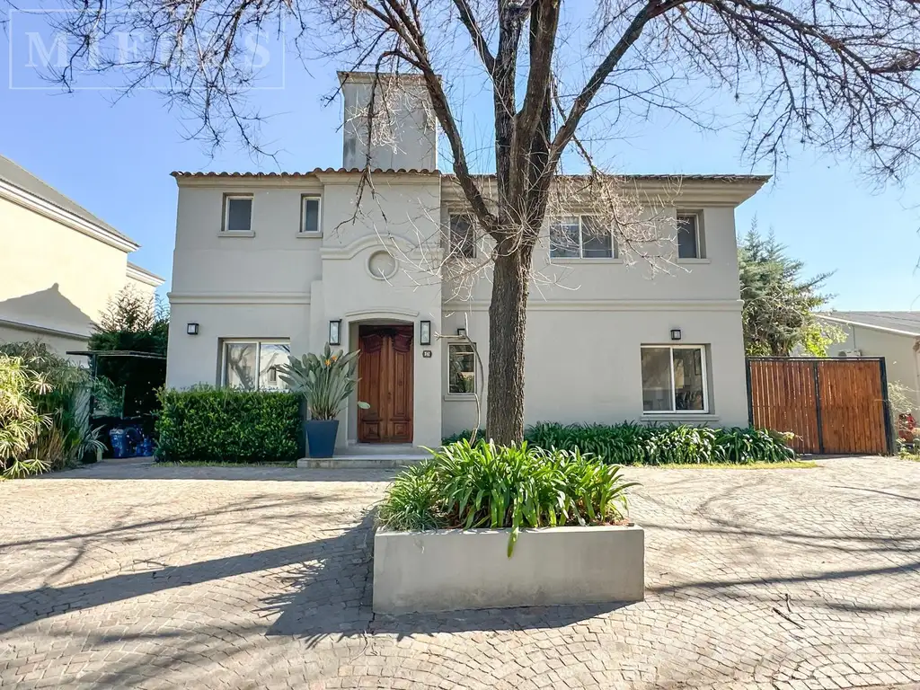 Casa en venta en Santa María de los Olivos