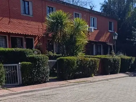 Venta Casa 2 Dormitorios, Dentro De Complejo De Viviendas En Lezica