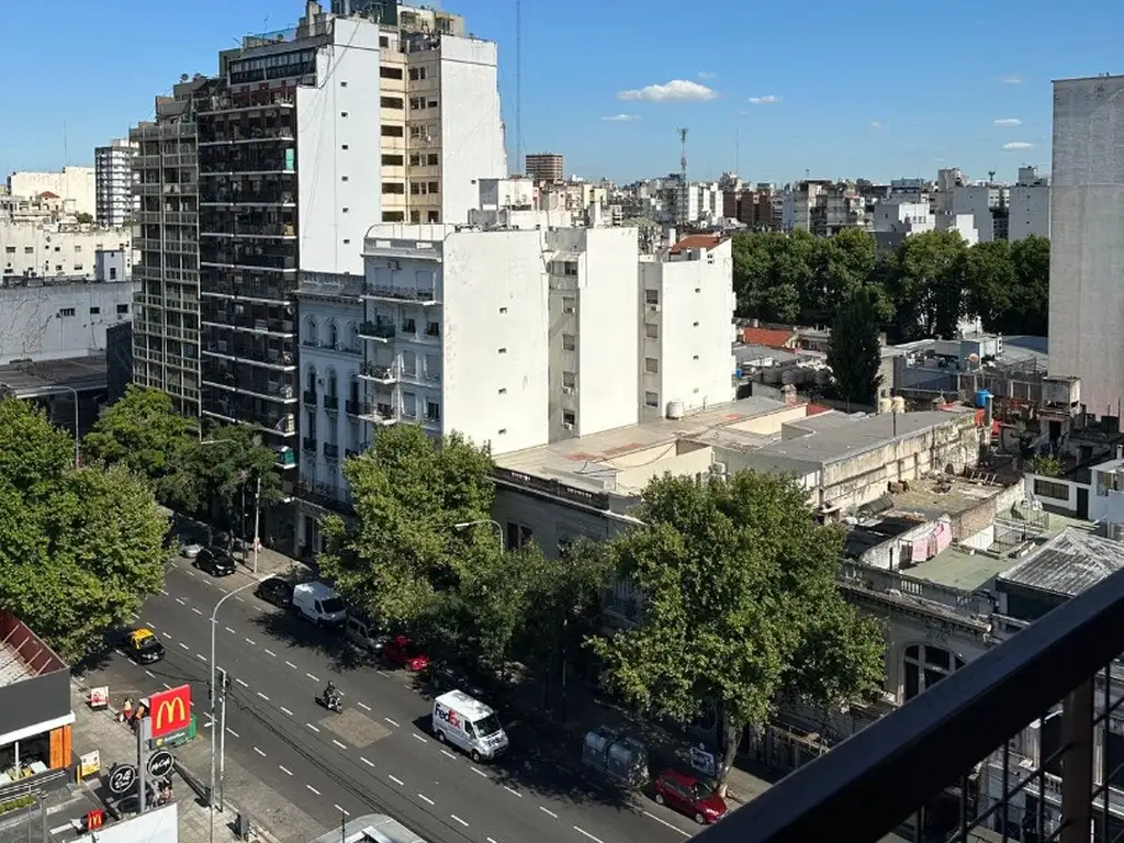 MUY BUEN DPARTAMENTO AL FRENTE CON BALCON Y VISTA PANORAMICA