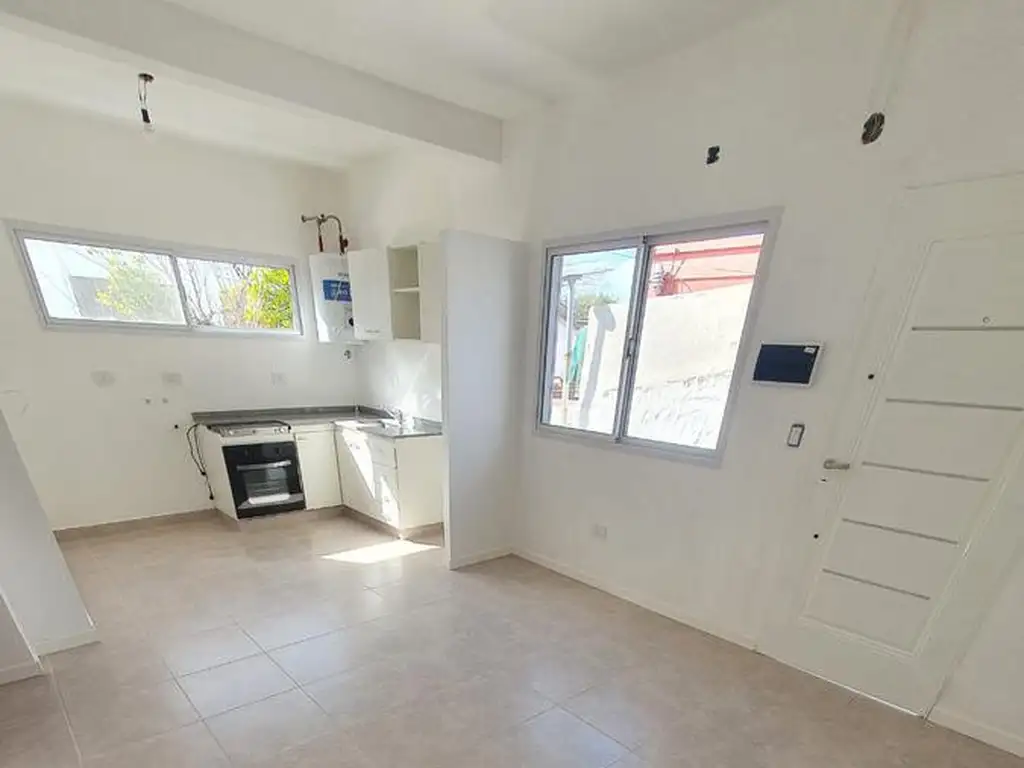 PH DE 3 AMBIENTES RECICLADO A NUEVO CON BALCON TERRAZA EN VENTA. FLORIDA OESTE