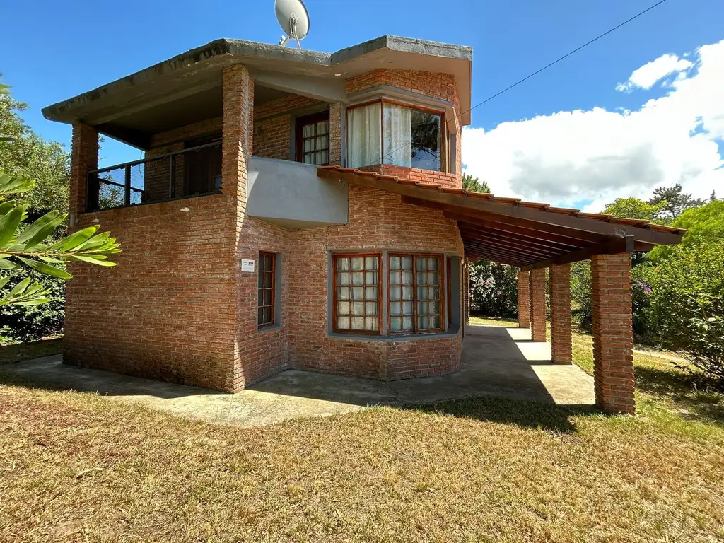 Venta casa 2 dormitorios gran terreno Guazuvirá N.