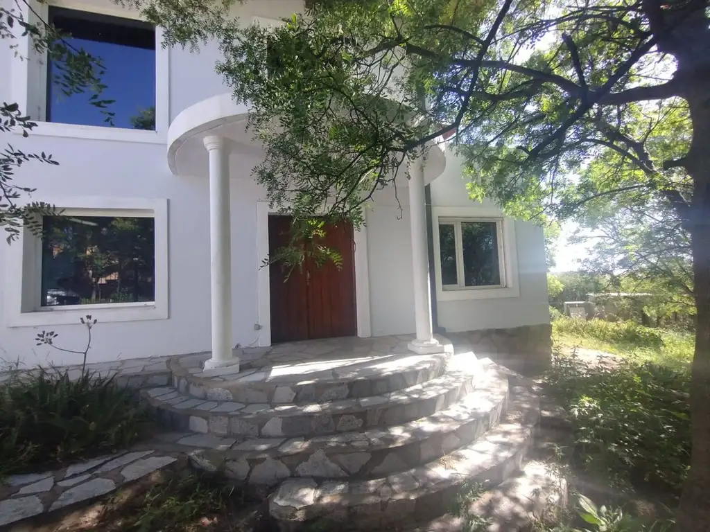 CASA Y DPTO CON PISCINA CAPILLA DEL MONTE