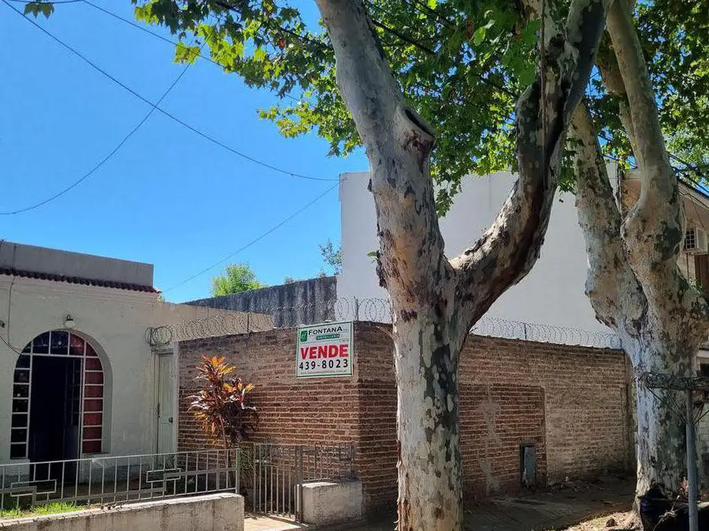 Casa en venta Granadero Baigorria a reciclar terreno 690 m2