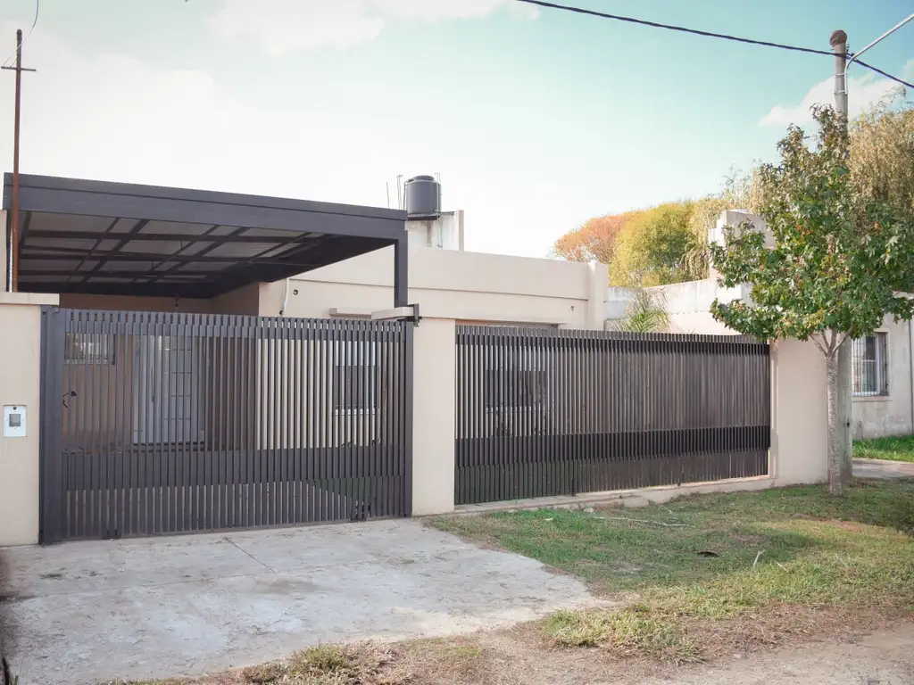 Casa Dos Dormitorios en Alvear