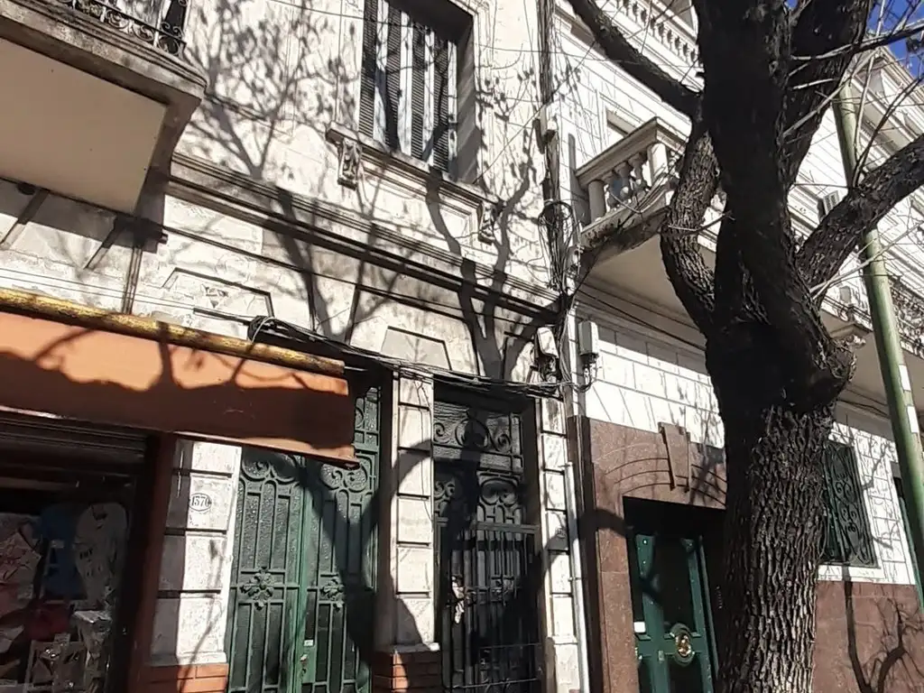 Venta PH 3 amb planta baja Barracas. Para reciclar