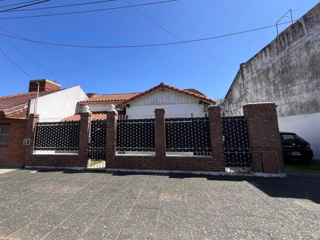 Venta - Agustin Alvarez 2117-   Casa 3 amb  V Ballester