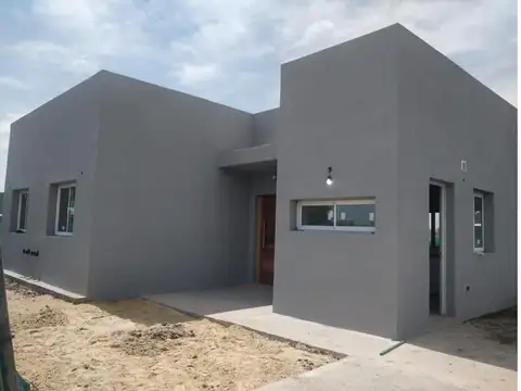 Casa con pileta en San Ramón Pilar del Este - Foto 0