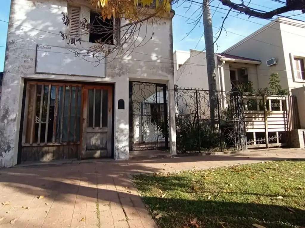 CASA A REFACCIONAR EN GUADALUPE ESTE