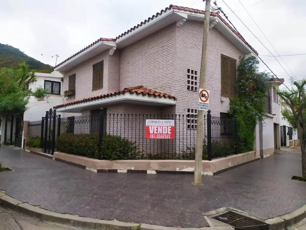 CASA EN ZONA MONUMENTO A GÜEMES