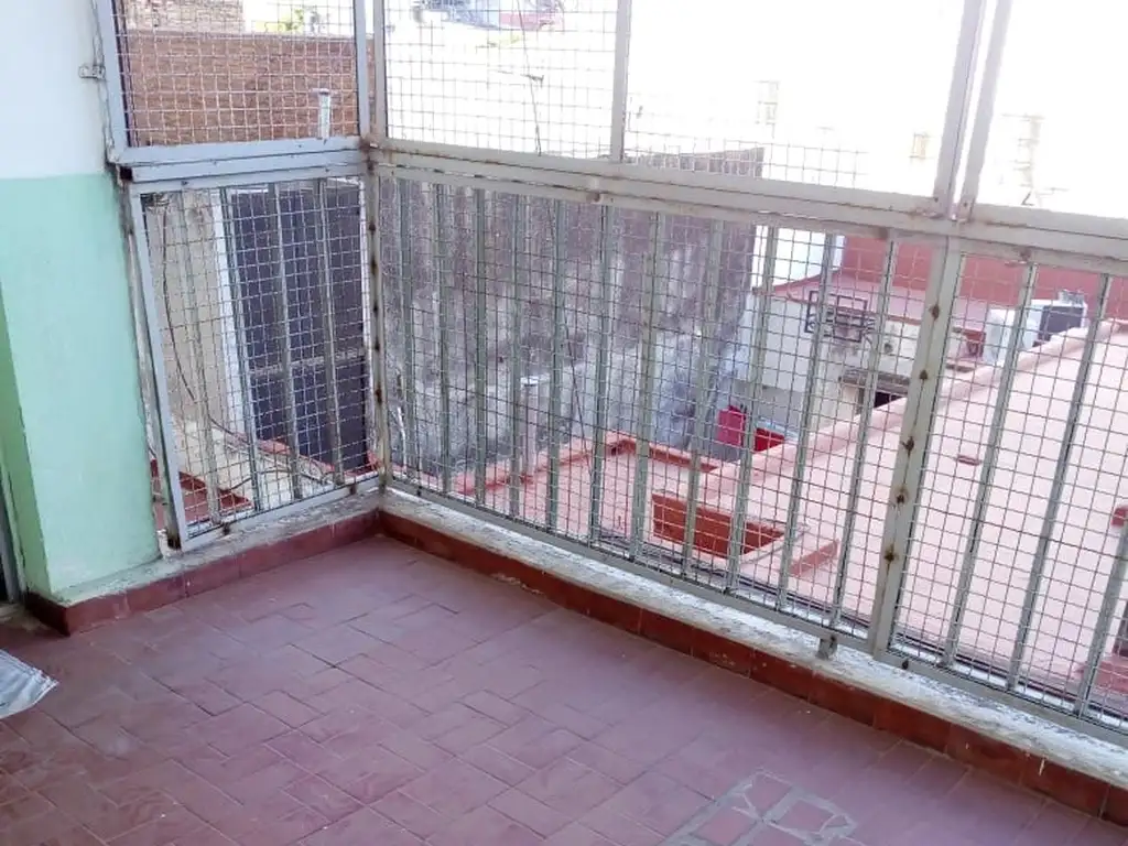 VENTA departamento dos dormitorios contrafrente con balcon