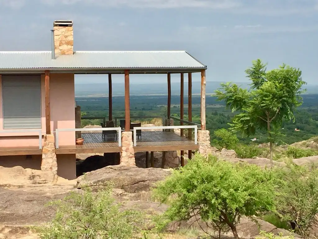 VENTA DE UN INMUEBLE ÚNICO Y ESPECIAL EN LA POBLACIÓN TRASLASIERRA CÓRDOBA