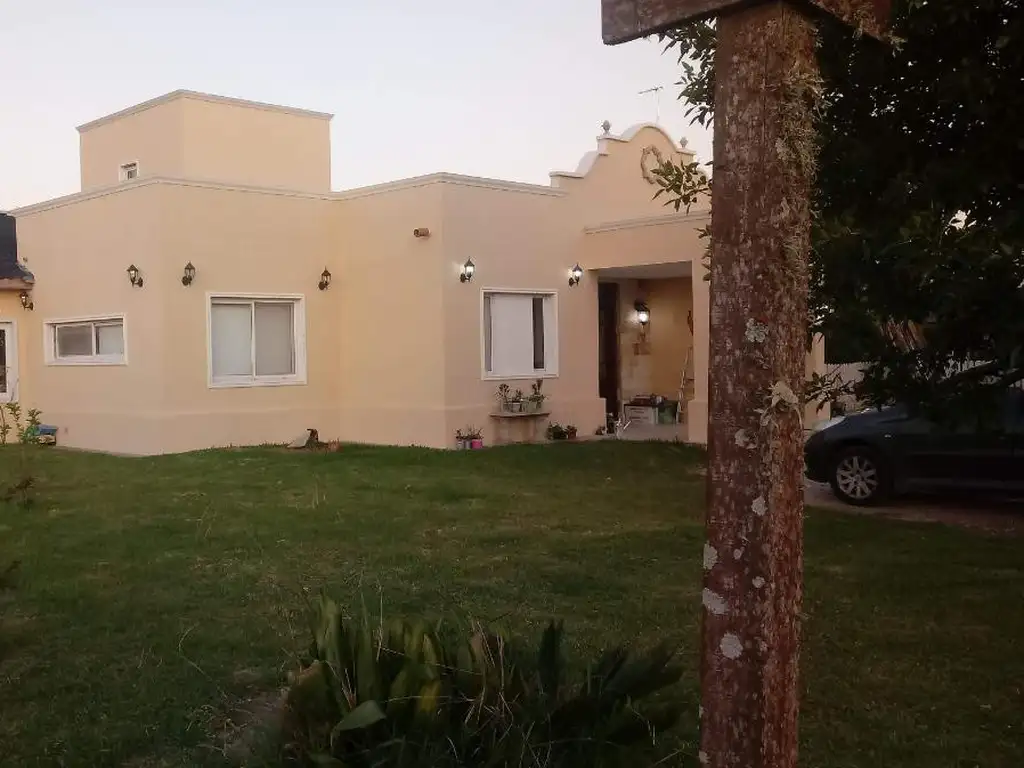 Casa en venta - 2 Dormitorios 2 Baños - Cochera - 684Mts2 - Florencio Varela