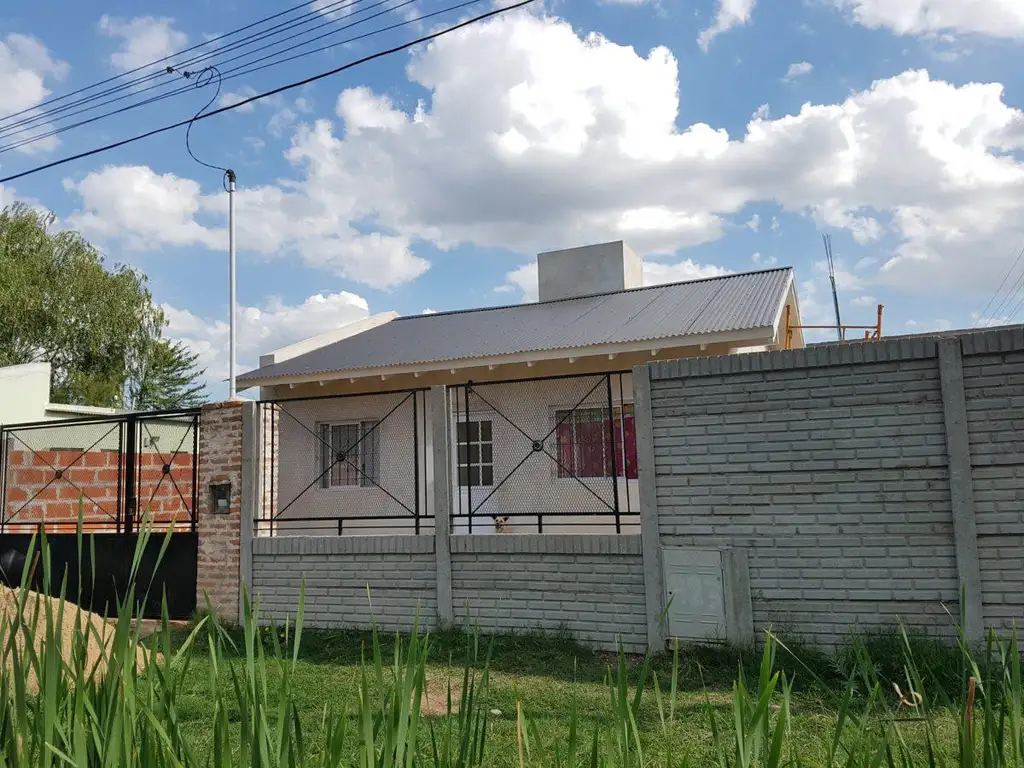 Casa a la venta en lujan barrio juan XXIII