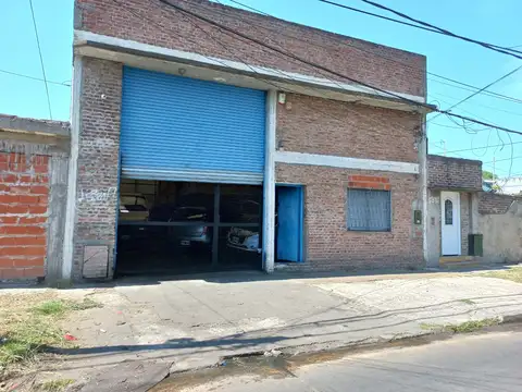 Galpon de 335 Mtrs.2 de excelente altura. Zona  Industrial