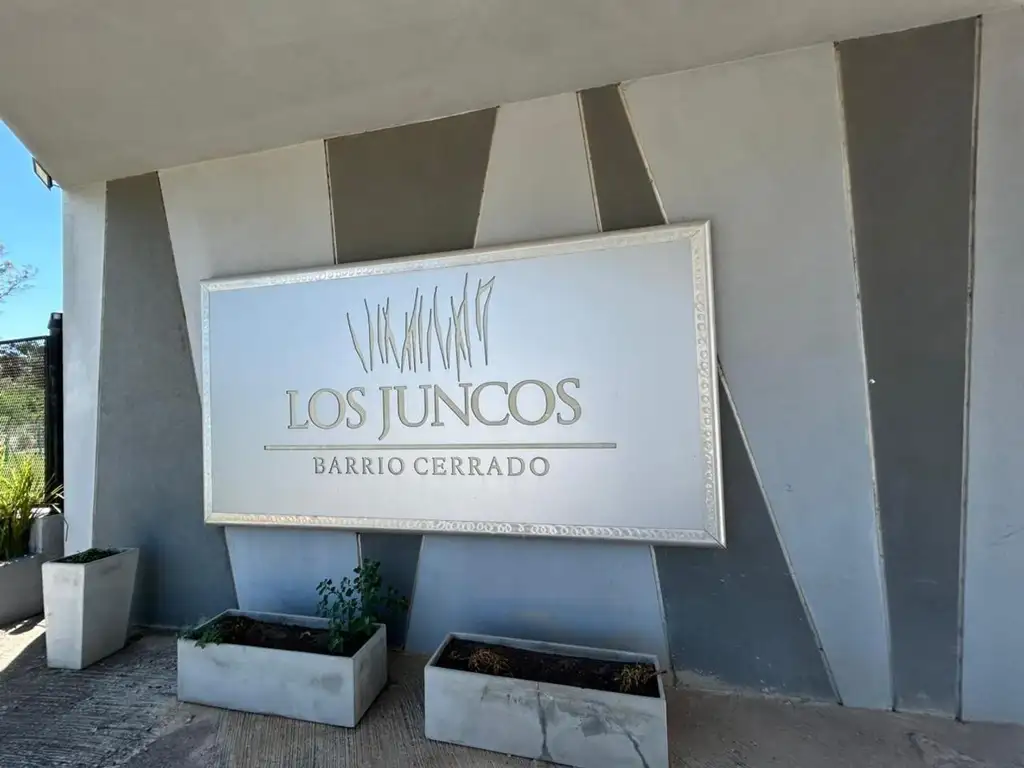 lote central en venta barrio los juncos lujan