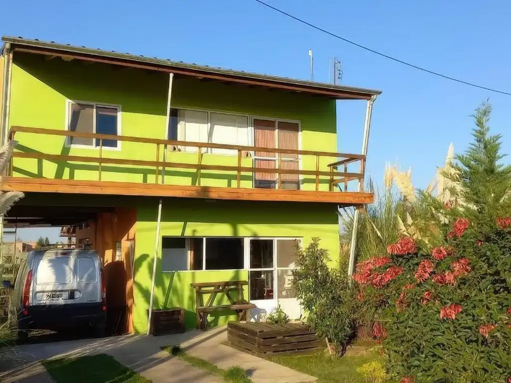 Casa en venta - 3 Dormitorios 2 Baños - Cocheras - 300Mts2 - Domselaar, San Vicente