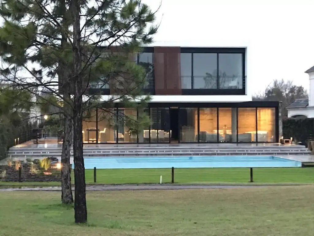 Venta casa de Categoria, Buenos Aires Golf