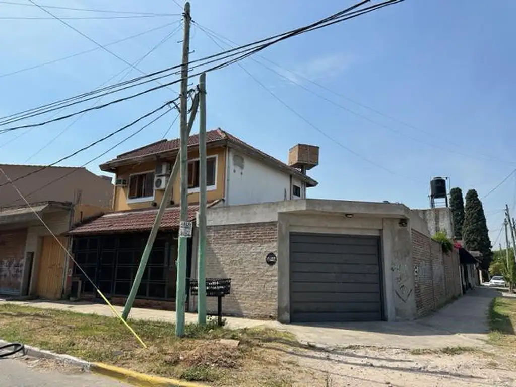 Casa en  venta en centro de G. de Laferrere