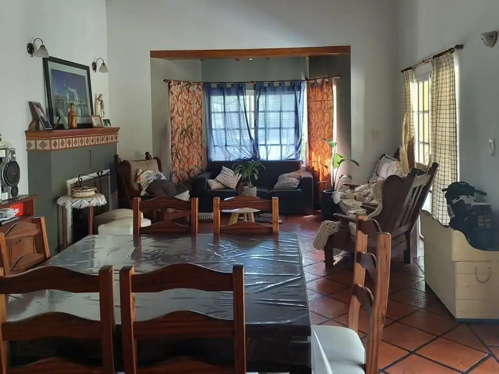 Casa en venta - 3 Dormitorios 2 Baños - 2.578Mts2 - Bolívar