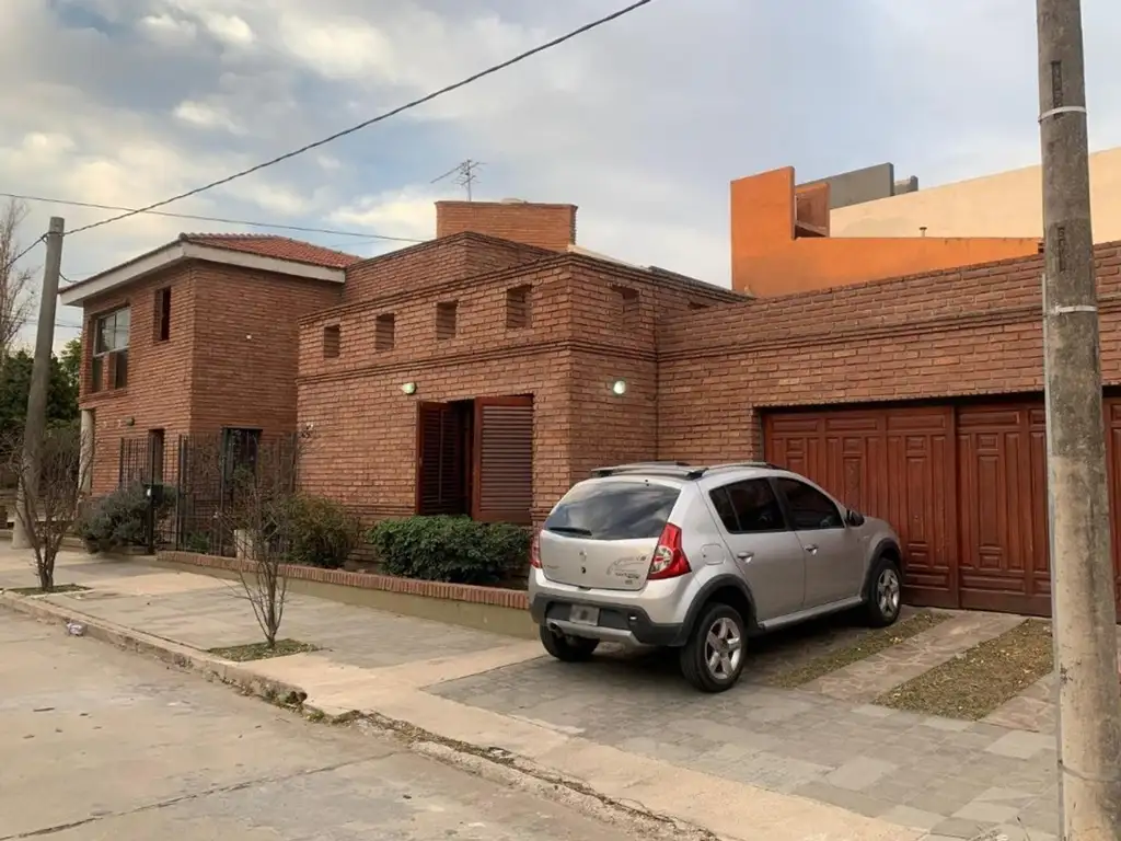 VENTA CASA 5 DORMITORIOS PARQUE CHACABUCO