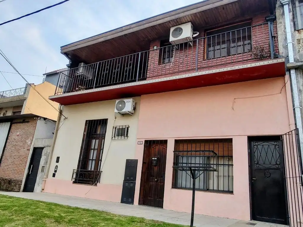 VENTA 2 CASAS PA/PB GERLI FONDO LIBRE LOTE PROPIO