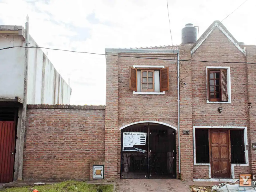 Casa en venta - 3 Dormitorios 2 Baños - Cochera - 300Mts2 - Tolosa, La Plata